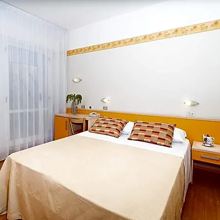 Sampaoli Hotel 3*